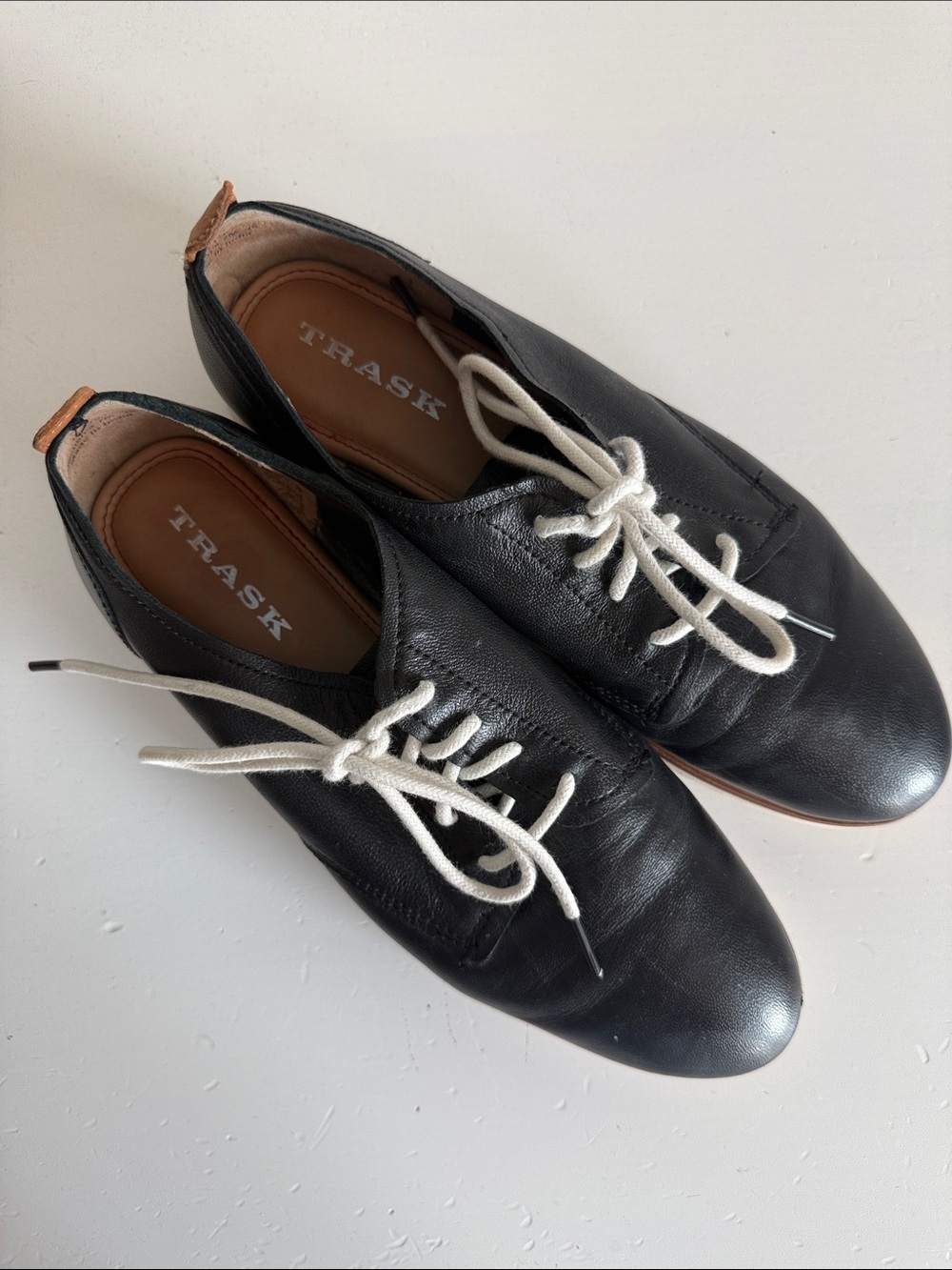 TRASK Women’s Lace Up Black Oxford Loafer Style Soft Leather Shoe Round Toe Sz 7